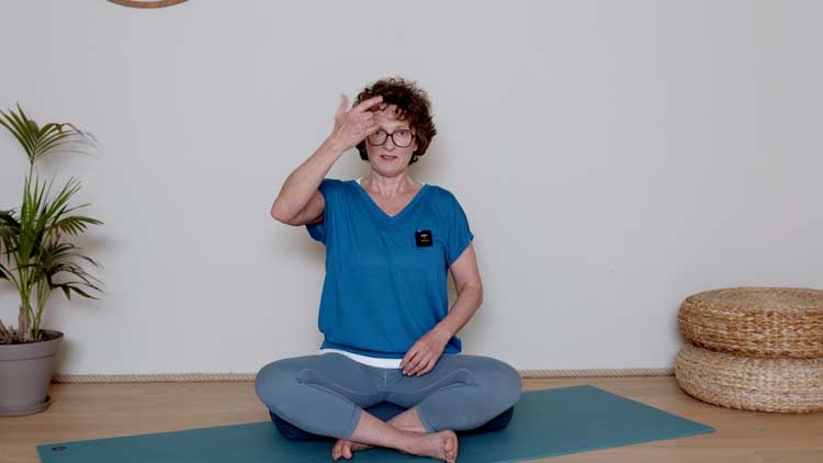 Suivre le cours de yoga en ligne A propos de Udana Vayu avec Delphine Denis | 