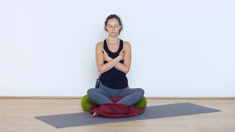 Suivre le cours de yoga en ligne Relaxation et méditation sur la respiration avec Diane Duhamel | Méditation, Restorative Yoga