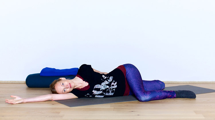 Suivre le cours de yoga en ligne Yin yoga Spécial automne avec Anastasia Tikhonova | Yin Yoga
