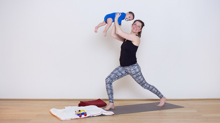 Suivre le cours de yoga en ligne Yoga Maman-bébé : après la ré-éducation avec Sandra Bourdeaux | Postnatal