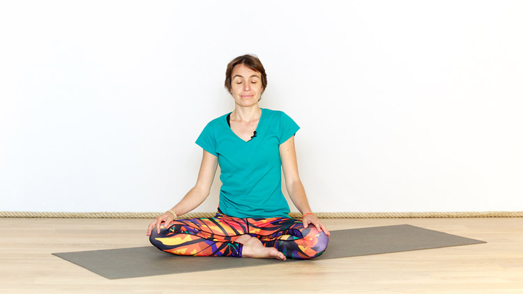 Suivre le cours de yoga en ligne Relaxation pour aider votre enfant à s'endormir avec Charlotte Pégurier | Yoga enfants