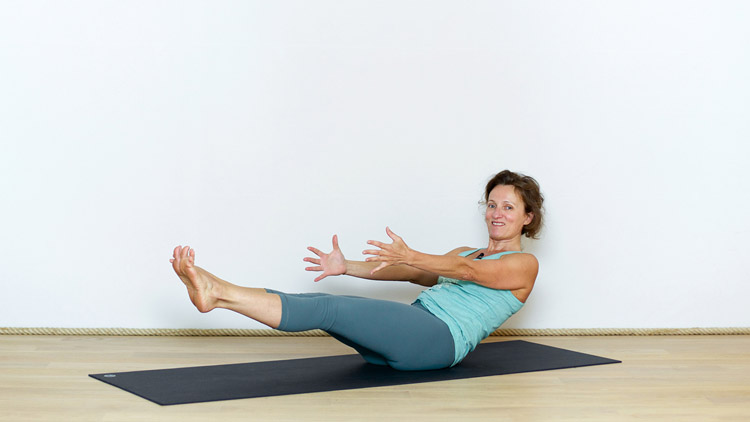 Suivre le cours de yoga en ligne Séance courte du mardi matin avec Delphine Denis | Hatha Yoga dynamique