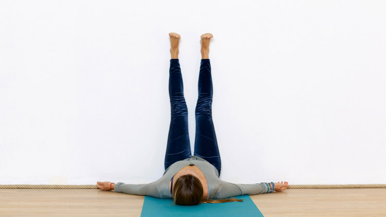 Suivre le cours de yoga en ligne Pause Yin de 10 minutes avec Delphine Martin-Michaud | Yin Yoga