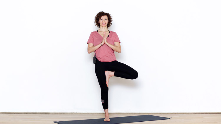 Suivre le cours de yoga en ligne Yoga & Lune 2/4 : Lune croissante avec Tatiana Elle | Yoga de la femme