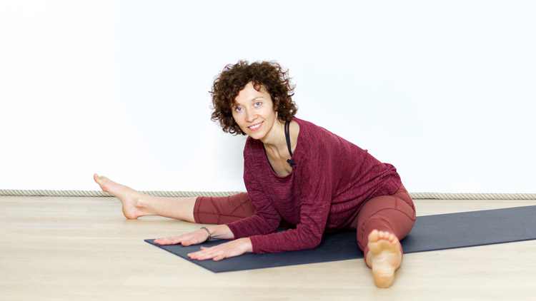 Suivre le cours de yoga en ligne Yoga & cycle féminin 4/4 : Période pré-menstruelle avec Tatiana Elle | Yoga de la femme