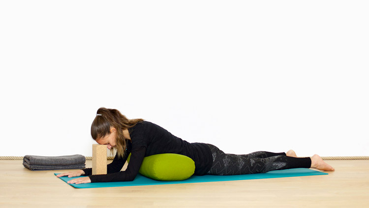 Suivre le cours de yoga en ligne Détente du ventre avec Diane Duhamel | Restorative Yoga, Yin Yoga
