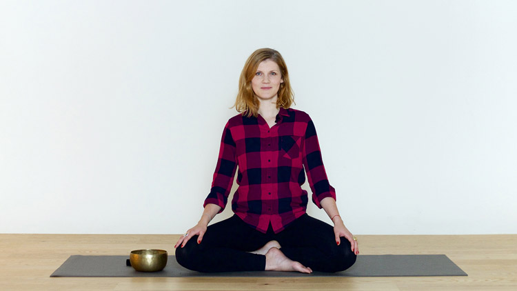 Suivre le cours de yoga en ligne Apprivoiser les distractions avec Juliette de Cointet | Méditation