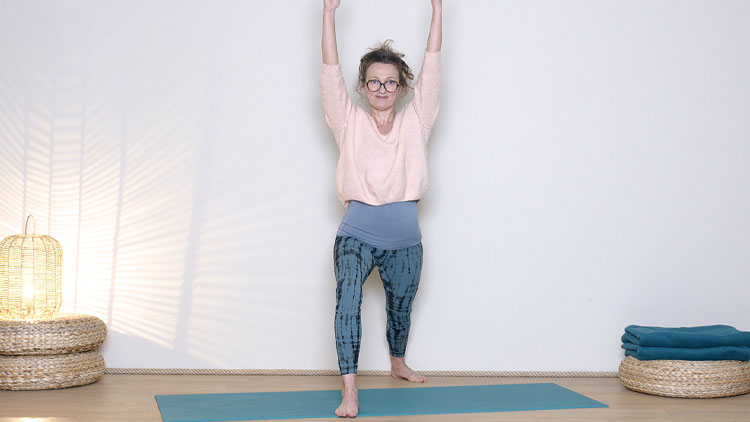 Suivre le cours de yoga en ligne Yoga et Ayurvéda spécial Hiver 1/5 : Bouger contre la stagnation avec Delphine Denis | Ayurveda, Hatha Yoga dynamique