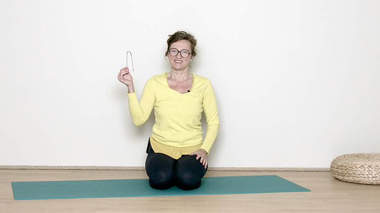 Suivre le cours de yoga en ligne Se nettoyer la langue avec Delphine Denis | Ayurveda