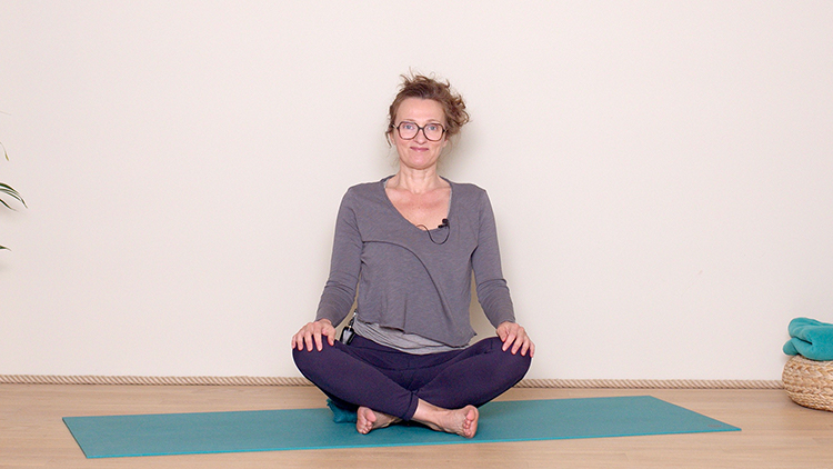Suivre le cours de yoga en ligne Introduction au parcours "Découvrir les styles" avec Delphine Denis | Présentations
