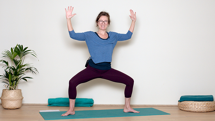 Suivre le cours de yoga en ligne Detox lunaire avec Delphine Denis | Hatha Yoga dynamique