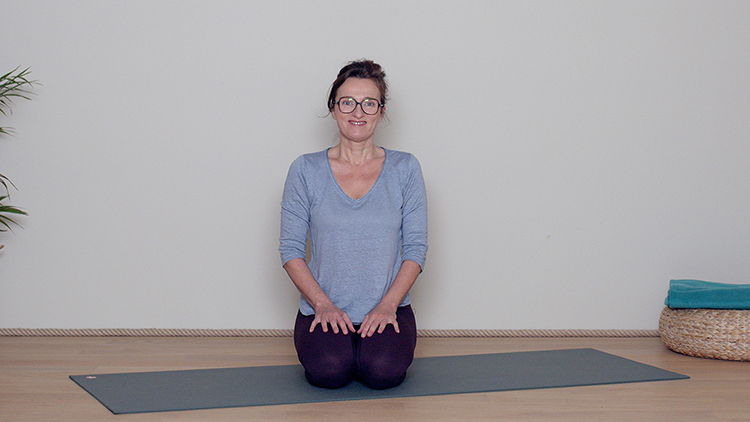 Suivre le cours de yoga en ligne Présentation du parcours "Une semaine pour mon dos" avec Delphine Denis | Présentations