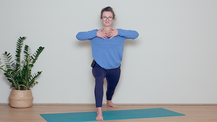 Suivre le cours de yoga en ligne Jour 4 : Stimuler la physiologie de l'immunité avec Delphine Denis | Ayurveda, Hatha Yoga dynamique