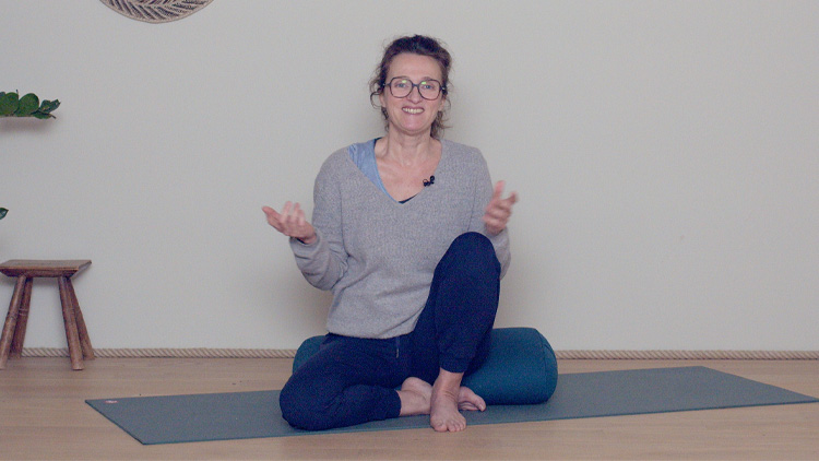Suivre le cours de yoga en ligne Combien de temps méditer ? avec Delphine Denis | Techniques du Yoga