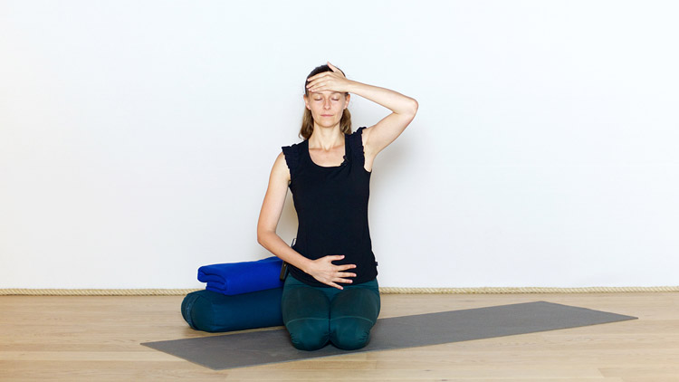 Suivre le cours de yoga en ligne Respirer pendant les règles avec Diane Duhamel | Hatha Yoga doux, Pranayama