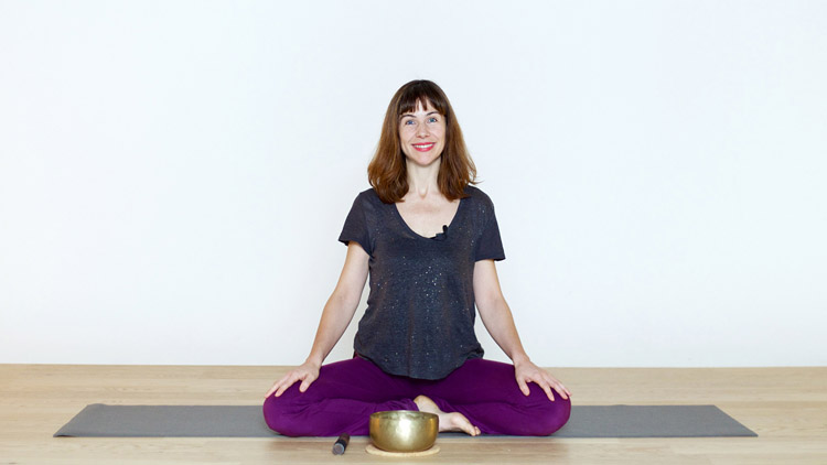 Suivre le cours de yoga en ligne Qui a faim "là dedans" ? avec Ananda Ceballos | Méditation