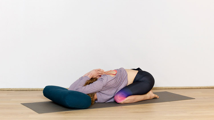 Suivre le cours de yoga en ligne Yin yoga 100% épaules avec Anastasia Tikhonova | Yin Yoga